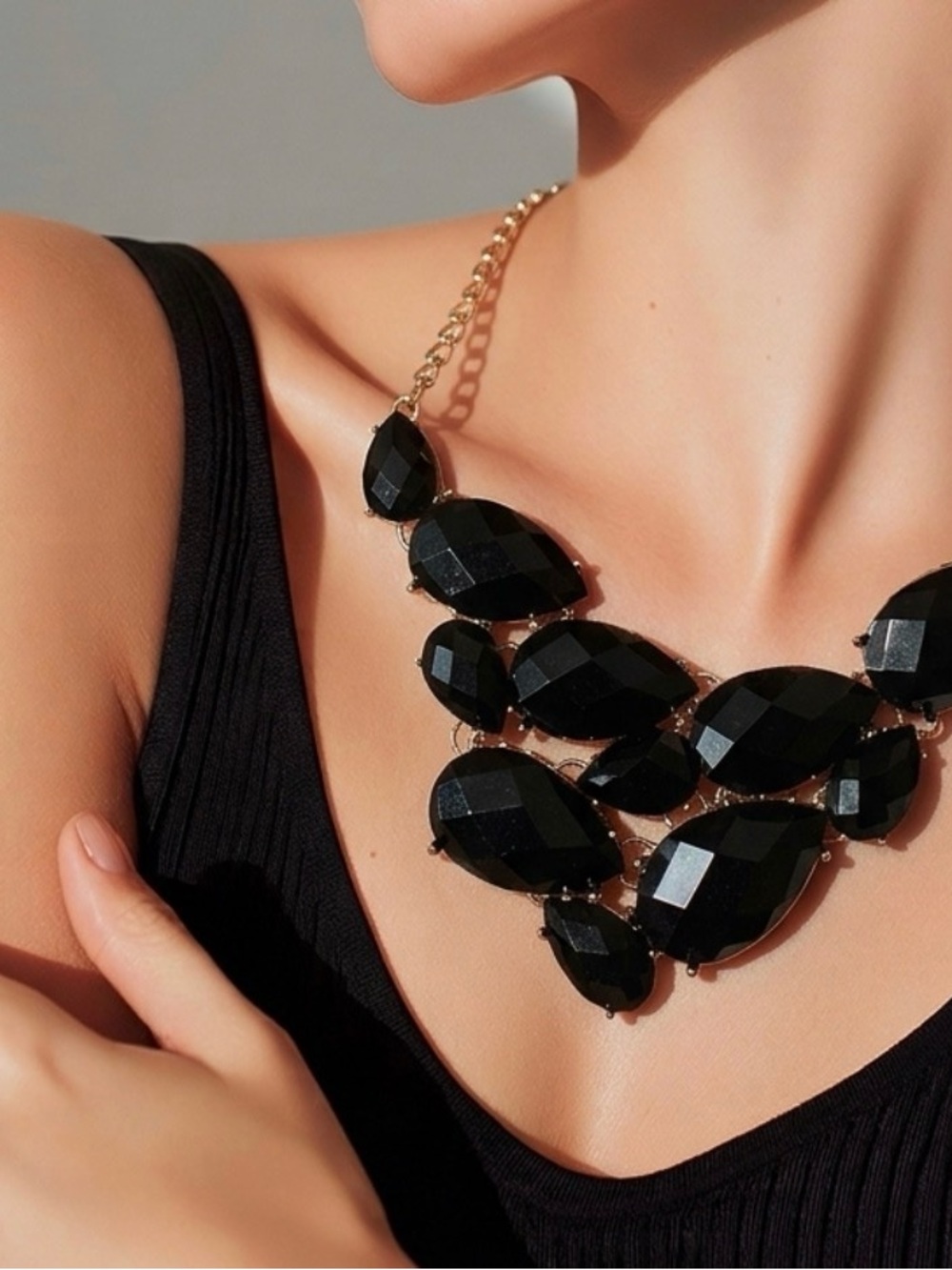 Elegant Black Statement Necklace - Gold Chain